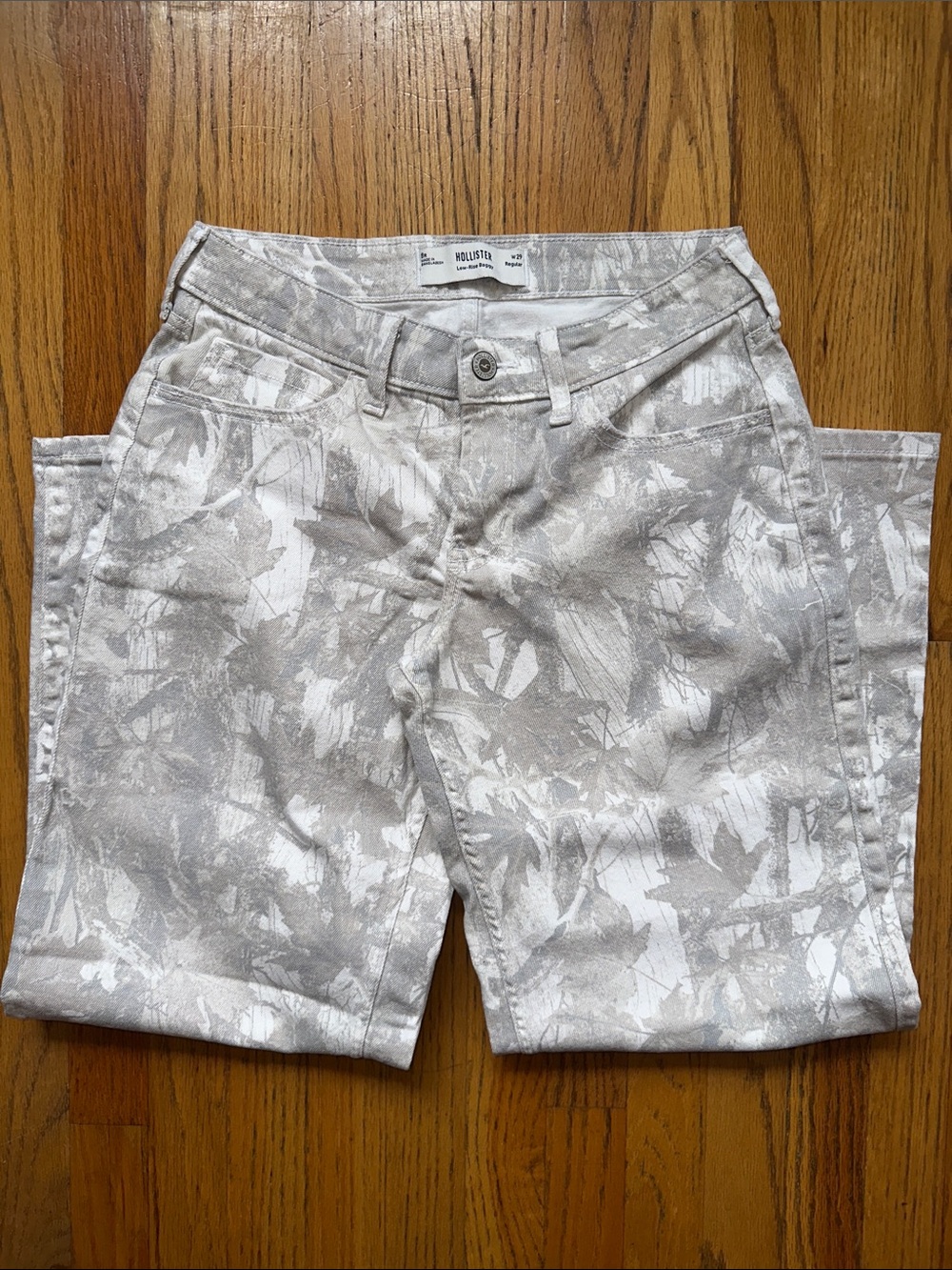 Hollister Women's Light Gray & White Patterned Baggy Jeans